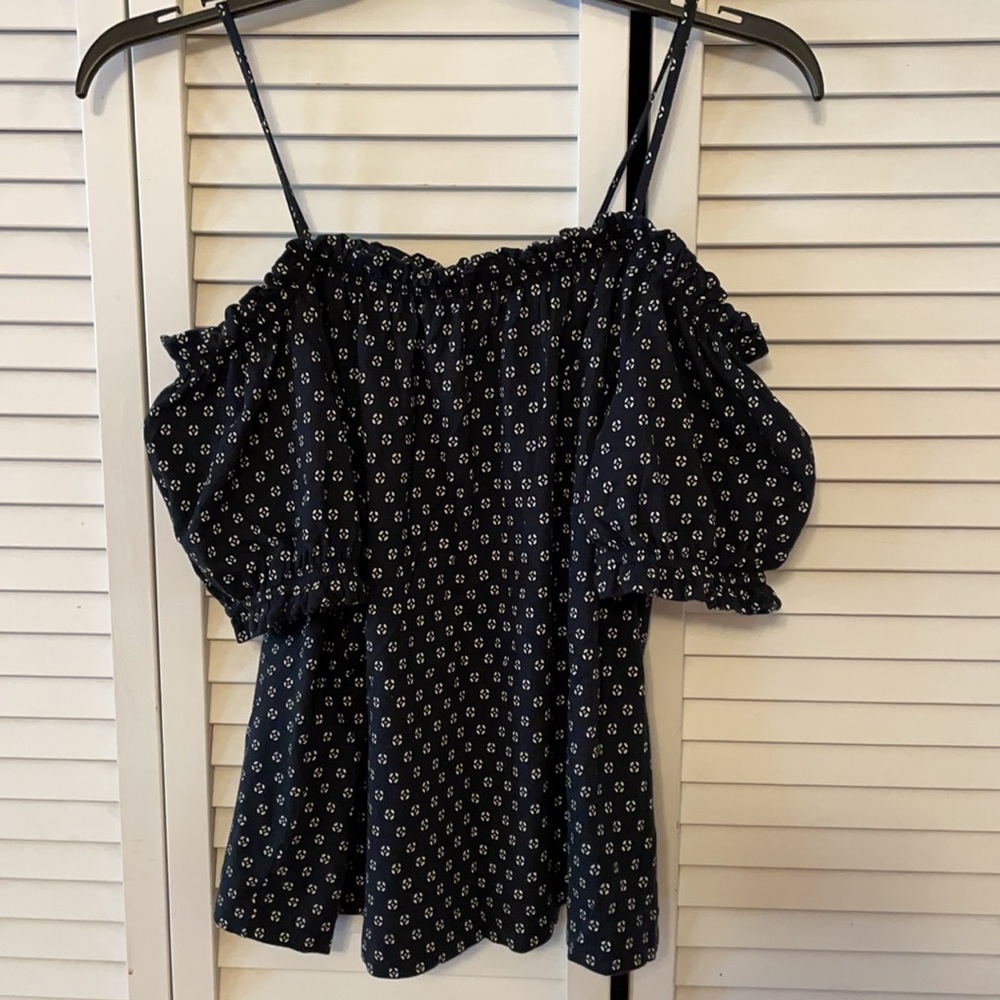 H&M Cold Shoulder Top - Picture 3 of 6